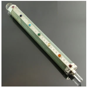 Varita de Poder en Aventurina Verde con las piedras de los 7 chakras